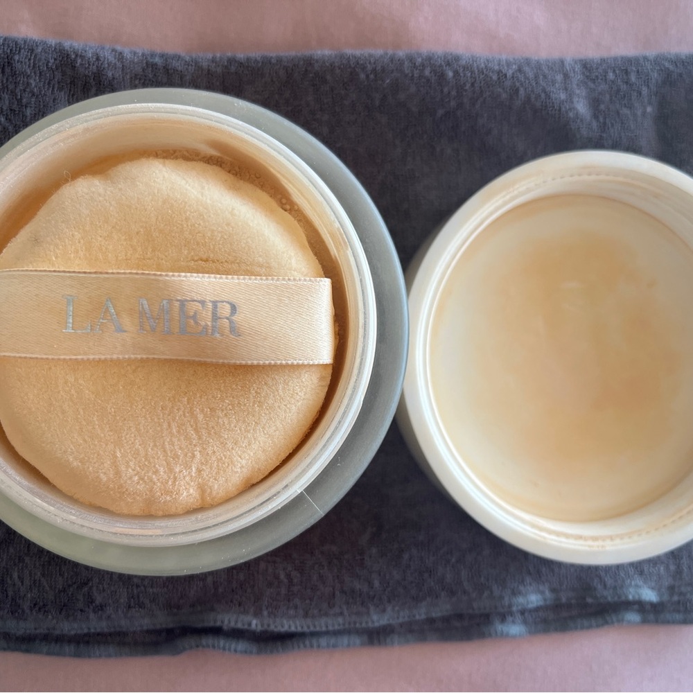 Original Formula La Mer - The Powder - Loose Setting Powder in Translucent - Picture 6 of 7